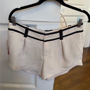 Alice + Olivia Stylish Cream Shorts with Black Trim